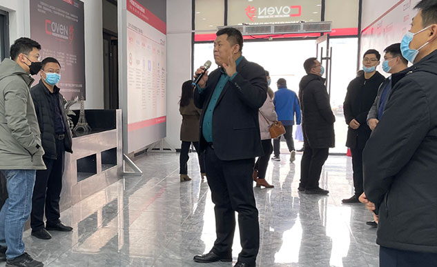 董事长徐清东参加县重点企业座谈会