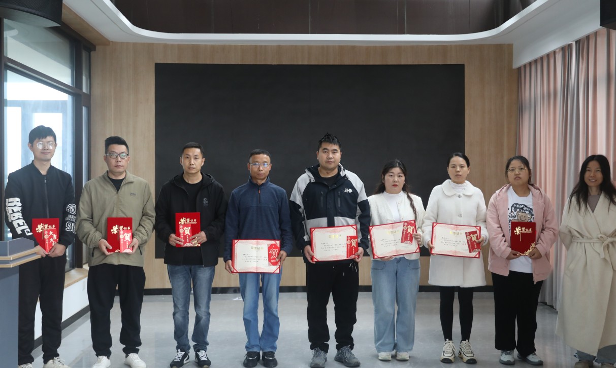 晨光中的荣誉 | 每一份努力，都被这座舞台温柔以待