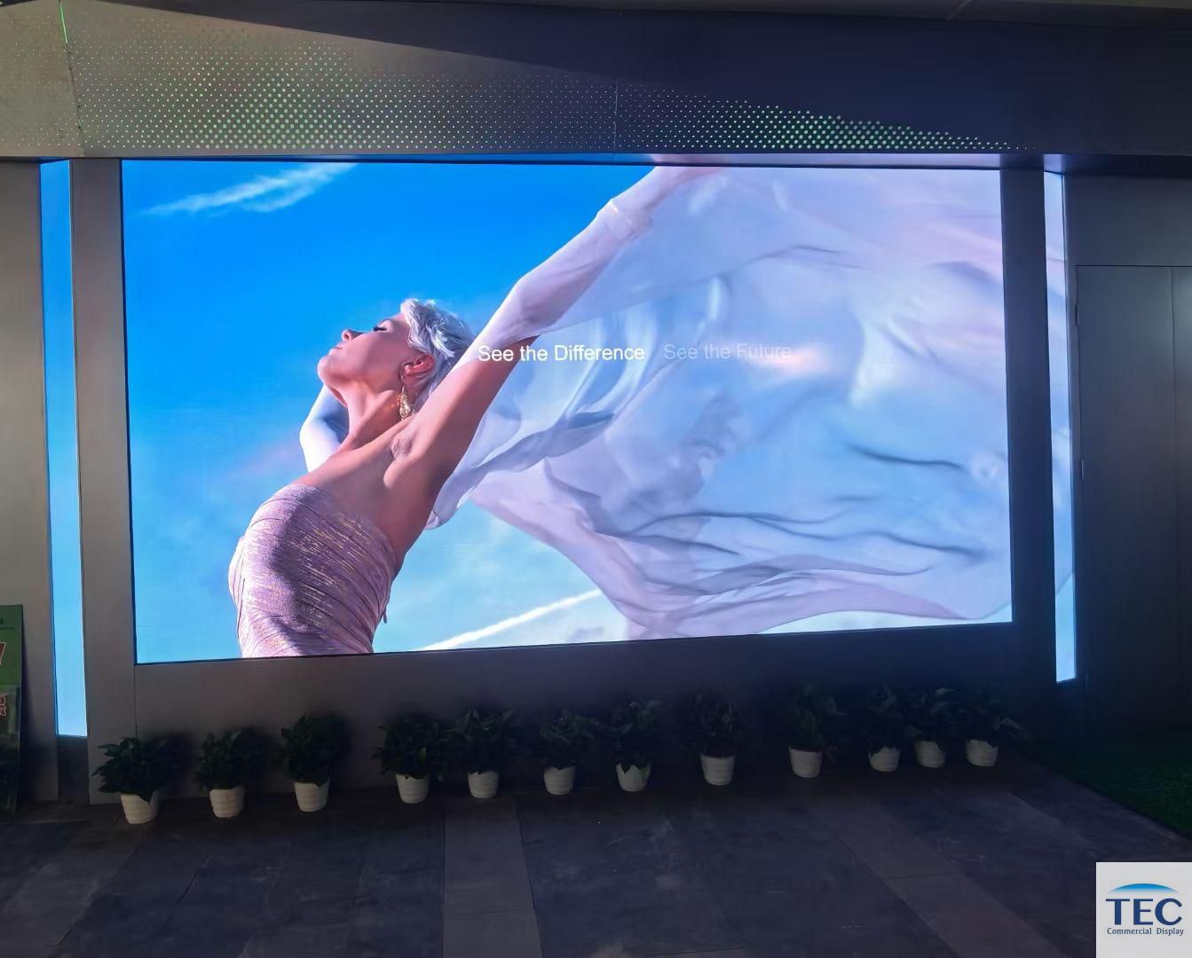 MI250-1.5, Slim indoor wall mount LED video wall 1