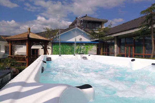 SR870 In Russia：Experience Ultimate Relaxation and Fitness with SR870 Swim Spa