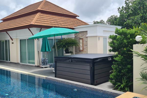 SR802C Outdoor Hot Tub: A Luxurious Retreat in Thailand