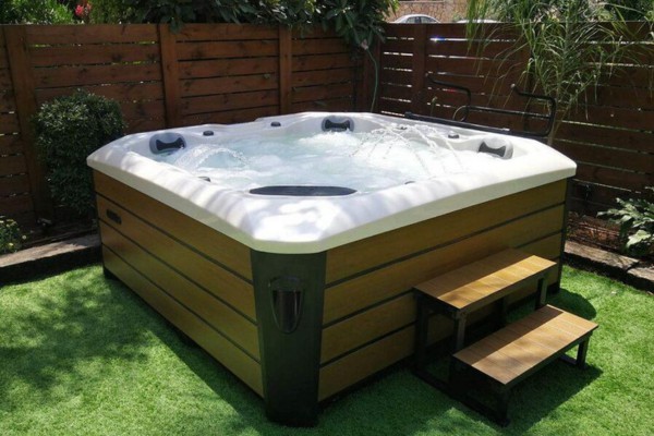 Customer Success Story: SR805A Outdoor Hot Tub in Israel