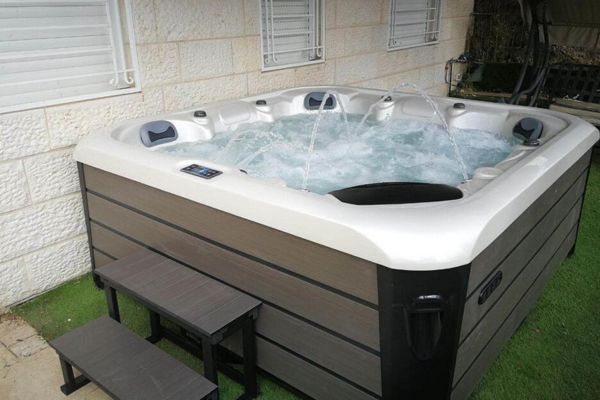 SR801A Outdoor Hot Tub: A Luxurious Addition to Our Client's Home in Israel