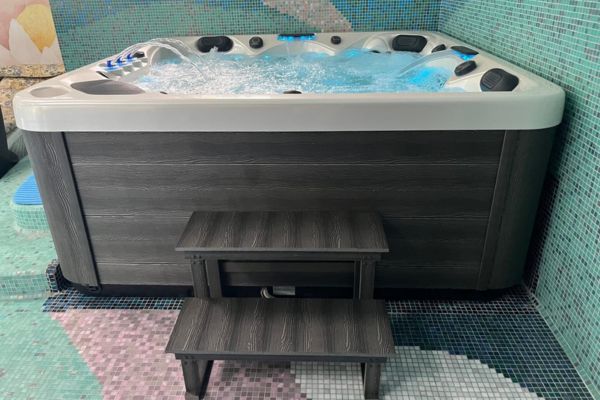 Customer Experience: SR8112B Outdoor Hot Tub in Poland - A Luxurious Oasis