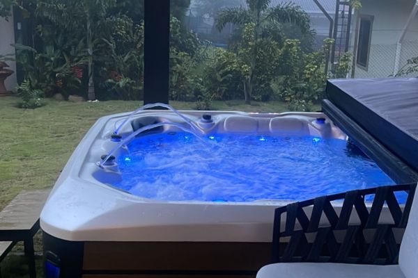 SR832A Hot Tub Installed in Chile | Customer Case Study