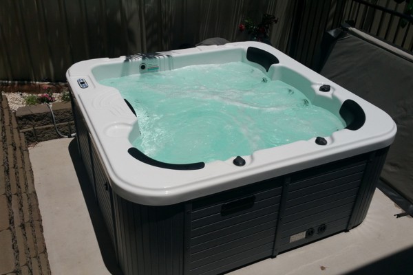Customer Story: The SR830C Outdoor Hot Tub - Perfect 5-Person Spa for Ultimate Relaxation