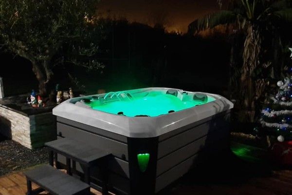 Soaking in Style: A Real Backyard Experience with the SR808A Hot Tub