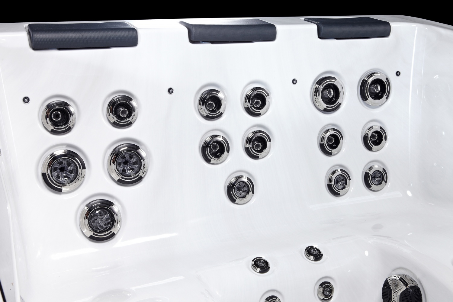 SR8116B Outdoor Hot Tub 4-6 Person with Water Level LED Lights Shell Insulation and Nordic Cover Included