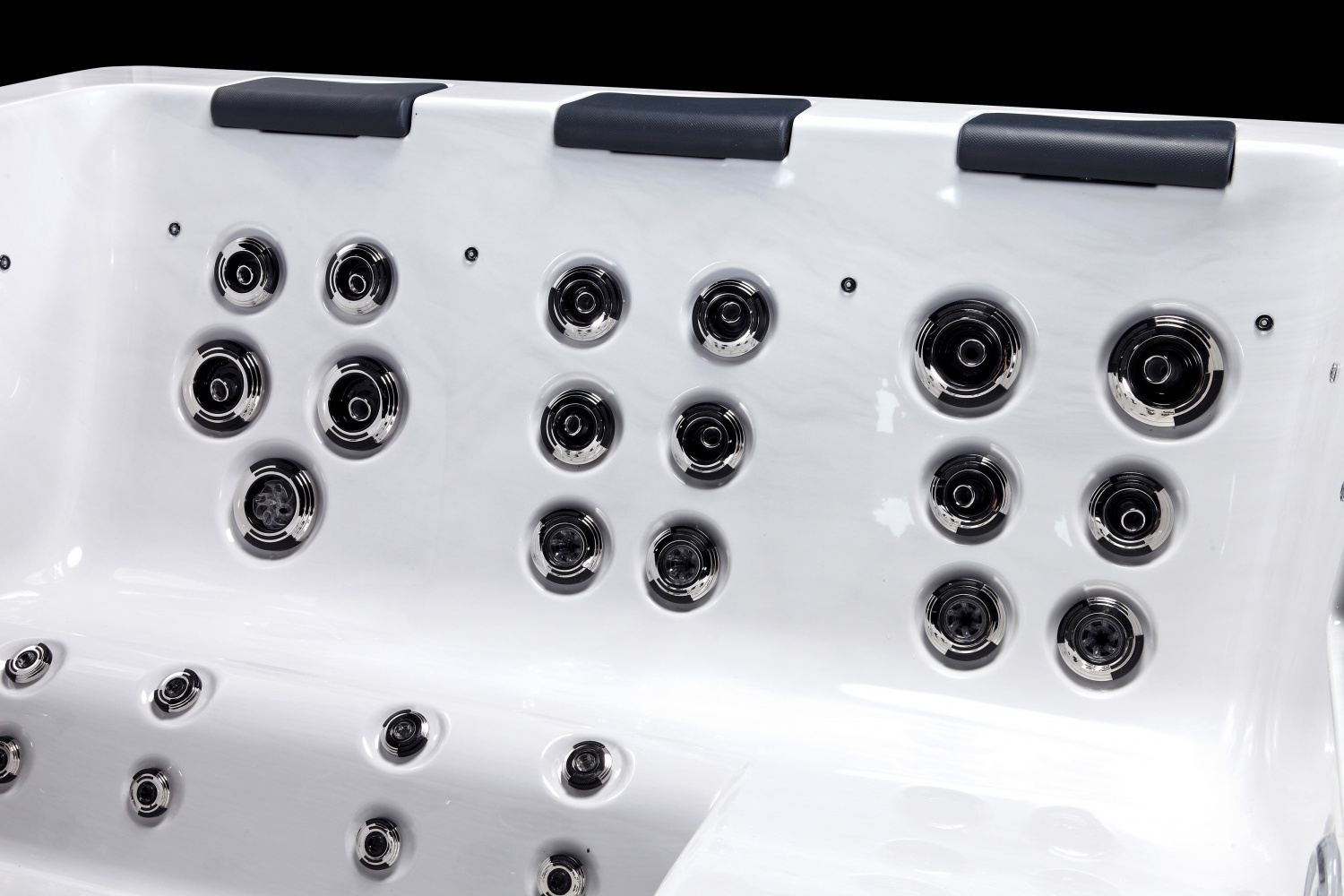 Energy Efficient Spa SR8117B with Body Insulation Insulation Cover UV Light and ABS Base Included