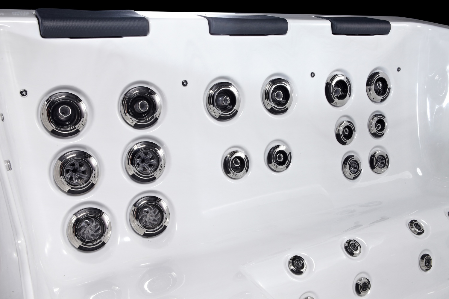 Energy Efficient Spa SR8117B with Body Insulation Insulation Cover UV Light and ABS Base Included