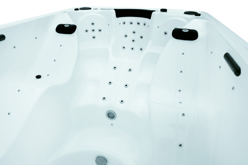 Outdoor Small Patio Swim Spas With Hydrotherapy Spa Pools With Built-In UV Sanitization SR870