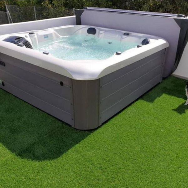SR801B Affordable 5-Person Spa | 28 Jets | 3.0HP Pump | Simple Setup