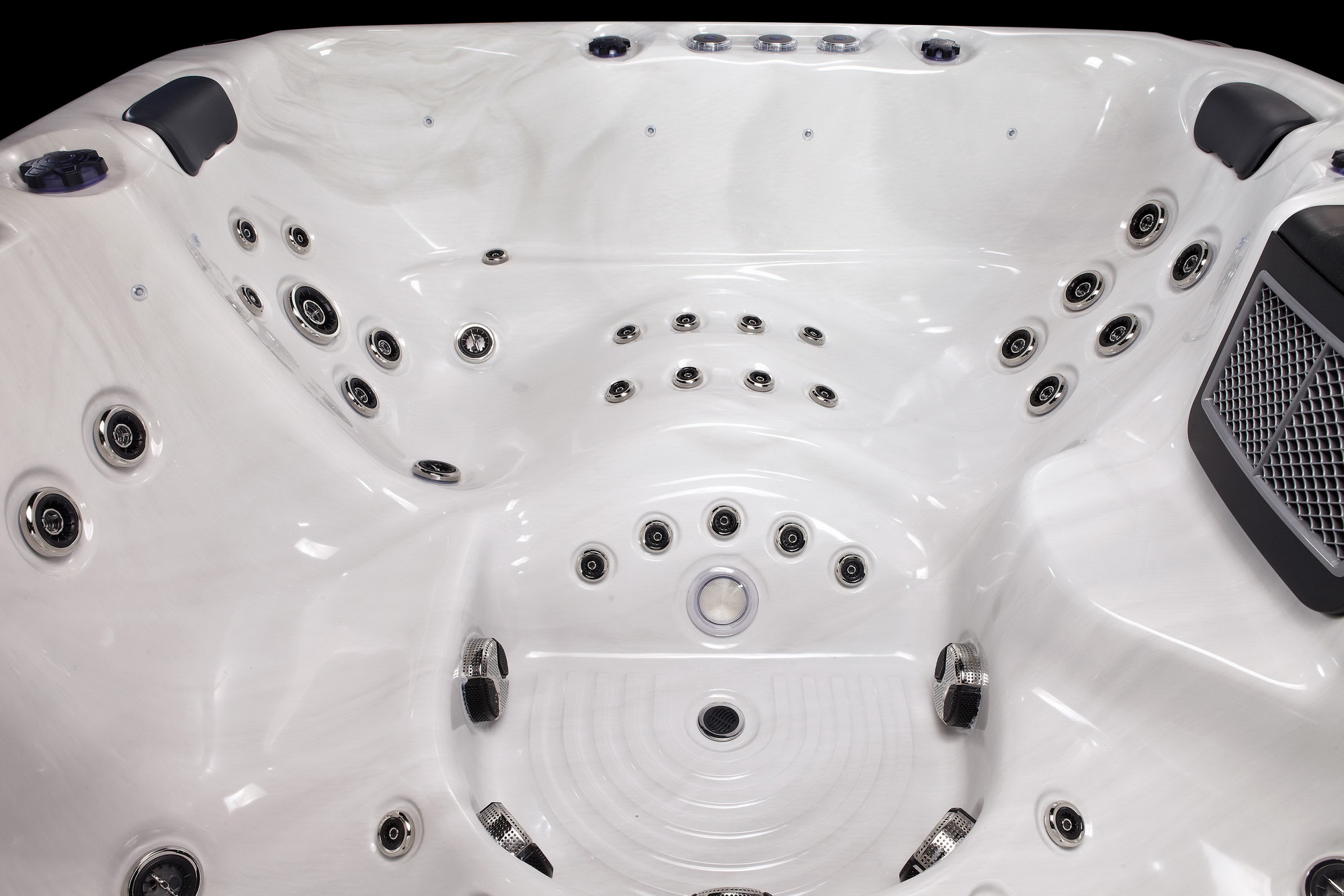 SR8179 4-Person Premium Spa with 71 Jets & Triple Pump System