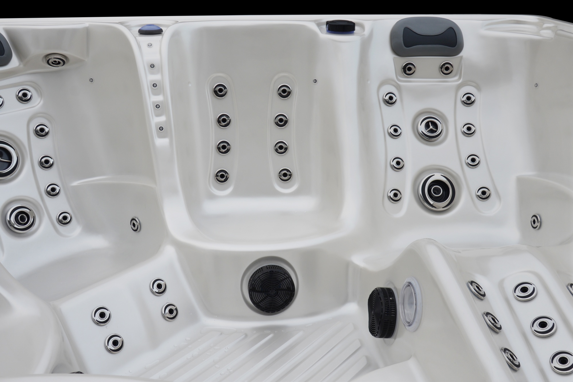 SR802C Commercial-Grade Spa - 3 Seats + 2 Loungers | 111 Jets | Dual 3.0HP Pumps | LED Water Controls