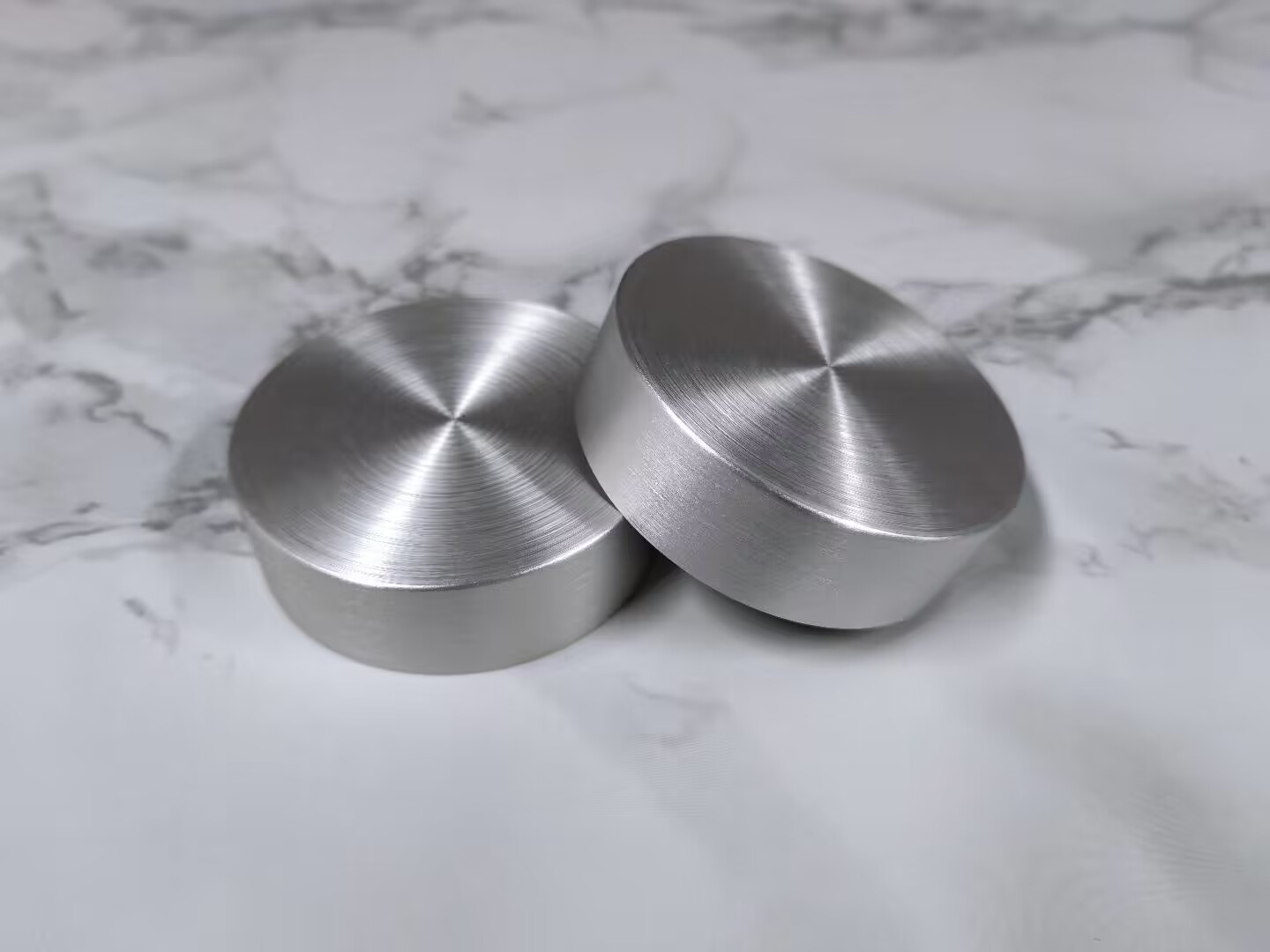 Aluminium Shrouded Lid with the brushed effect