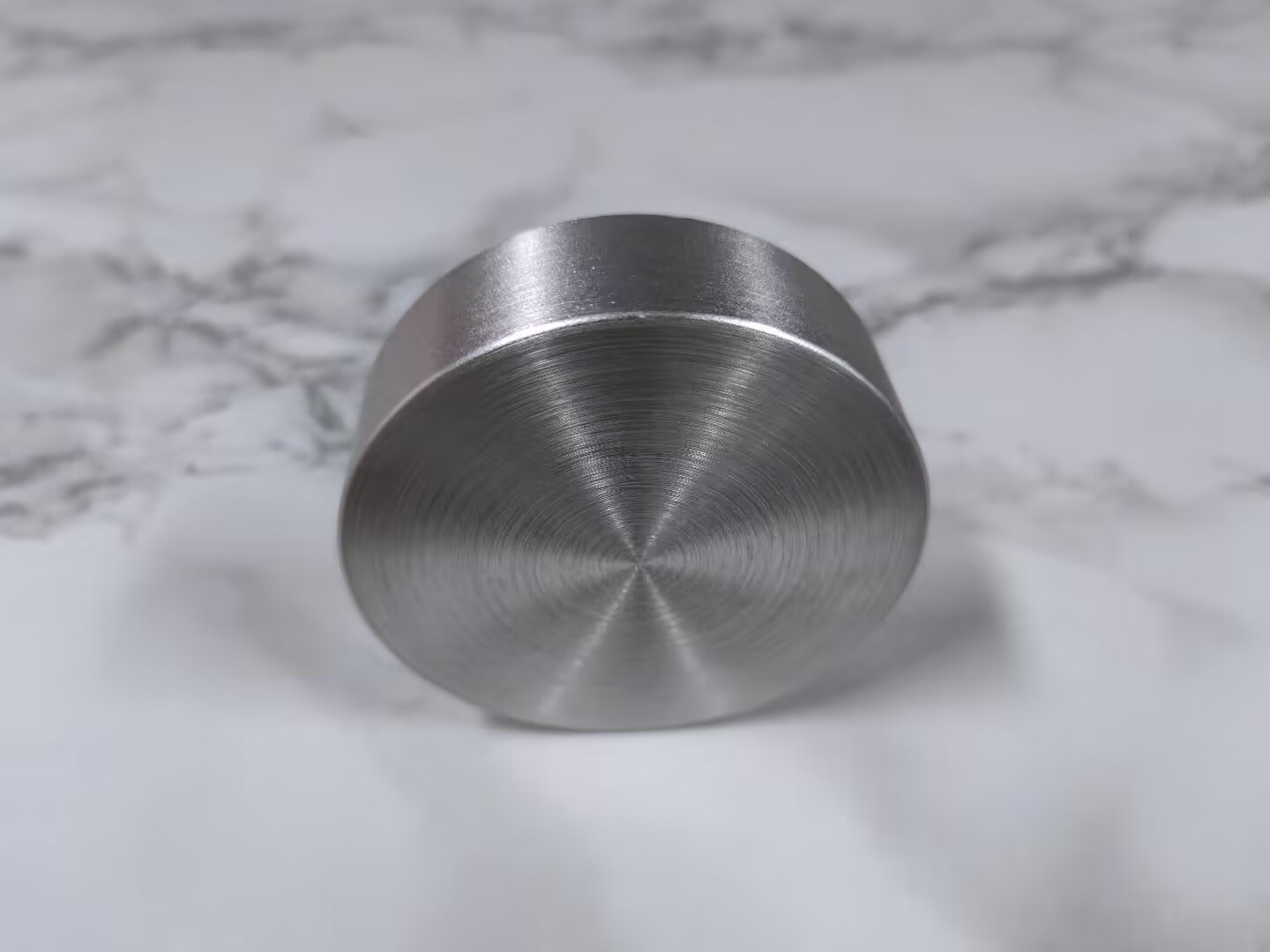 Aluminium Shrouded Lid with the brushed effect