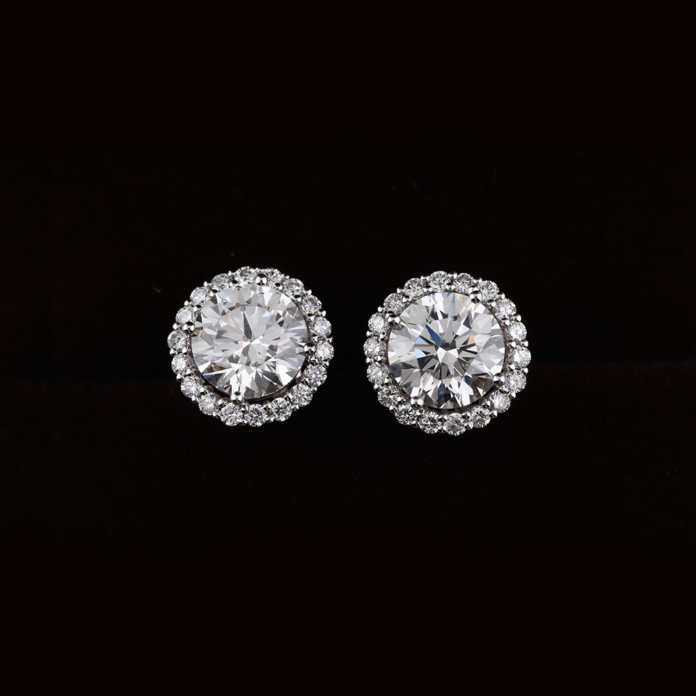 1.76ct white round main diamond 18K gold surrounded by diamond earrings