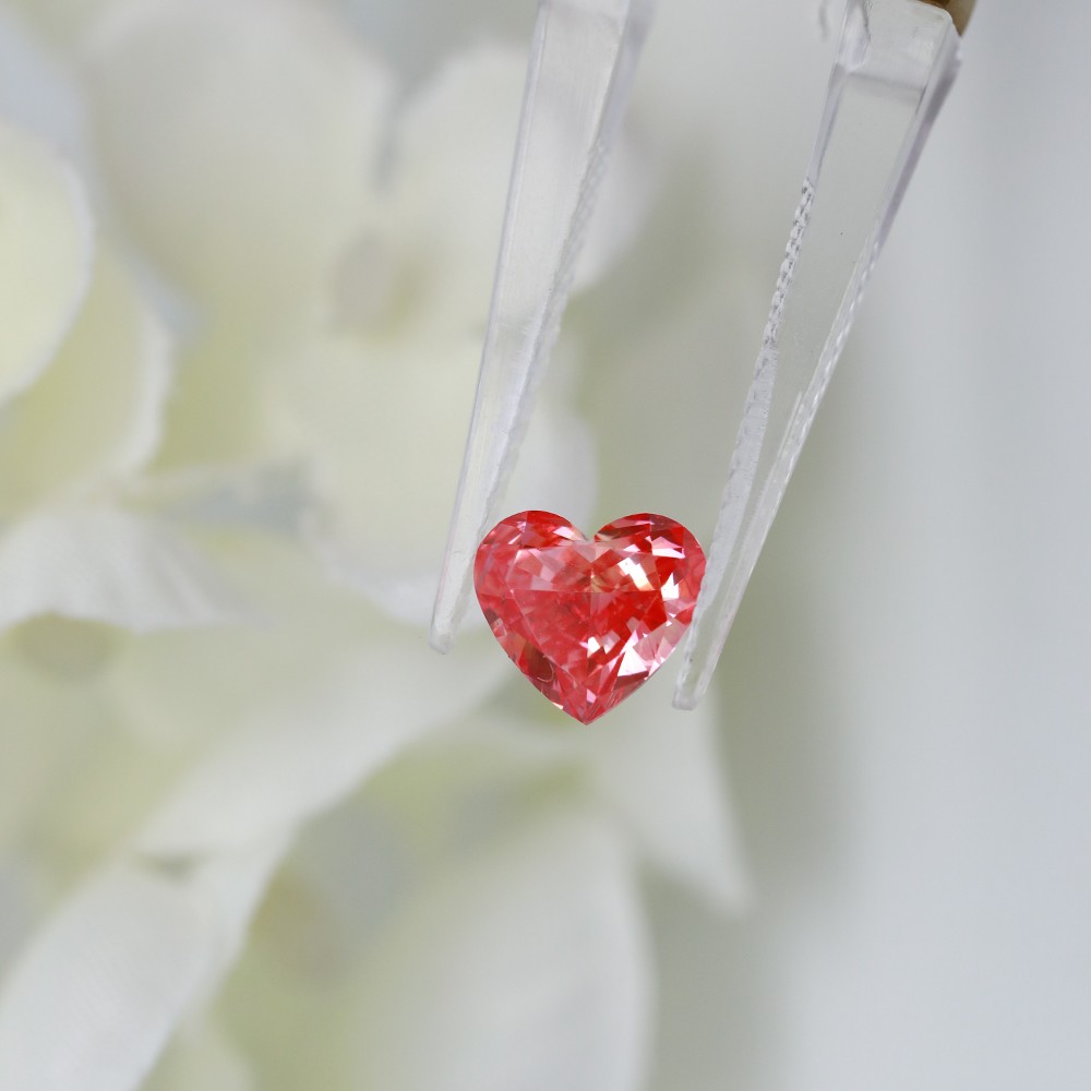 1.52ct Red Heart Shape VS Grade CVD Lab-grown Color Diamond with IGI Certificate