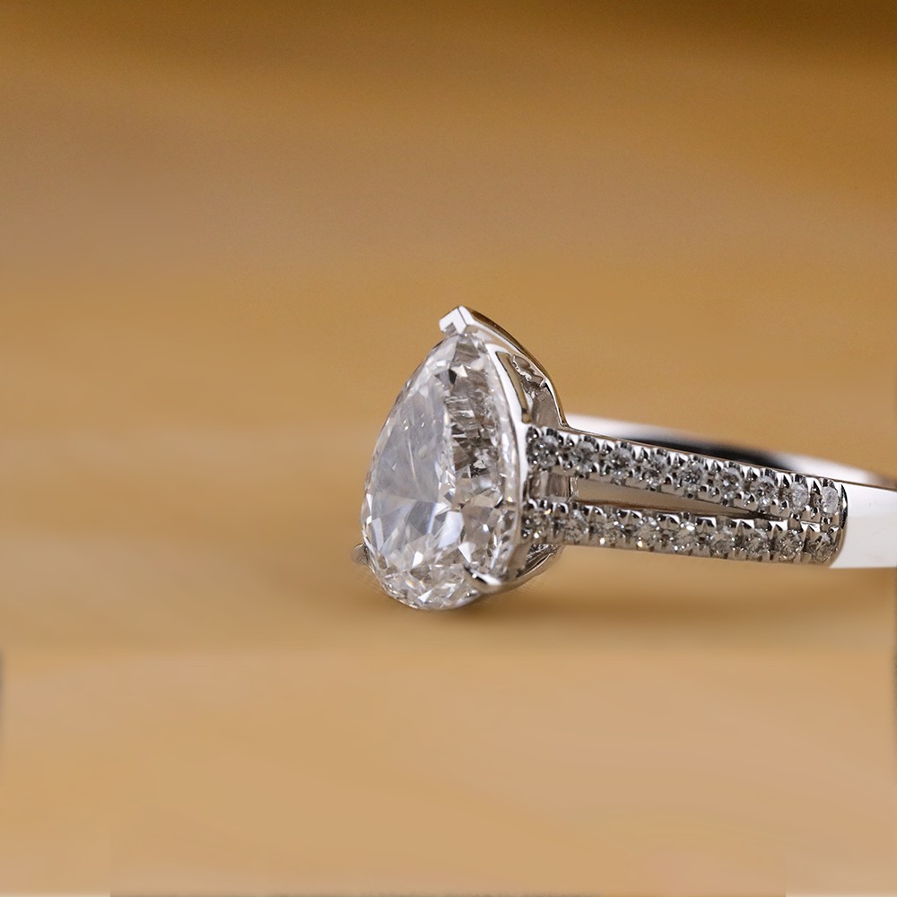 3.15ct White Drop-shaped Diamond 18K Gold Double Arm Diamond Ring