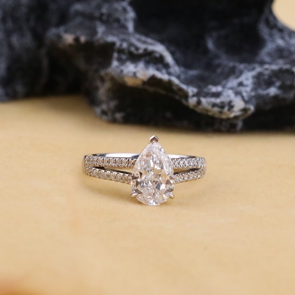 3.15ct White Drop-shaped Diamond 18K Gold Double Arm Diamond Ring