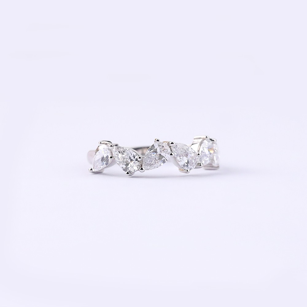 3.15ct white teardrop diamond 18K gold diamond ring