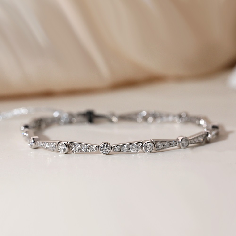 1.84ct White Round Diamond 18K Gold Designer Diamond Bracelet