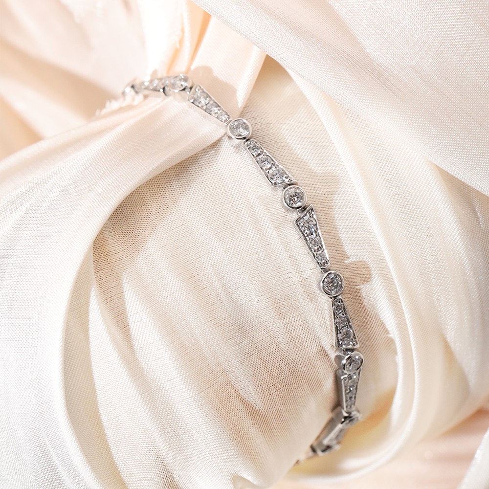 1.84ct White Round Diamond 18K Gold Designer Diamond Bracelet
