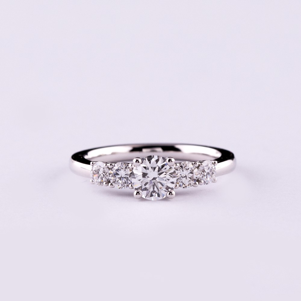 Round main diamond 50 points Five-stone four-claw series 18K gold ring