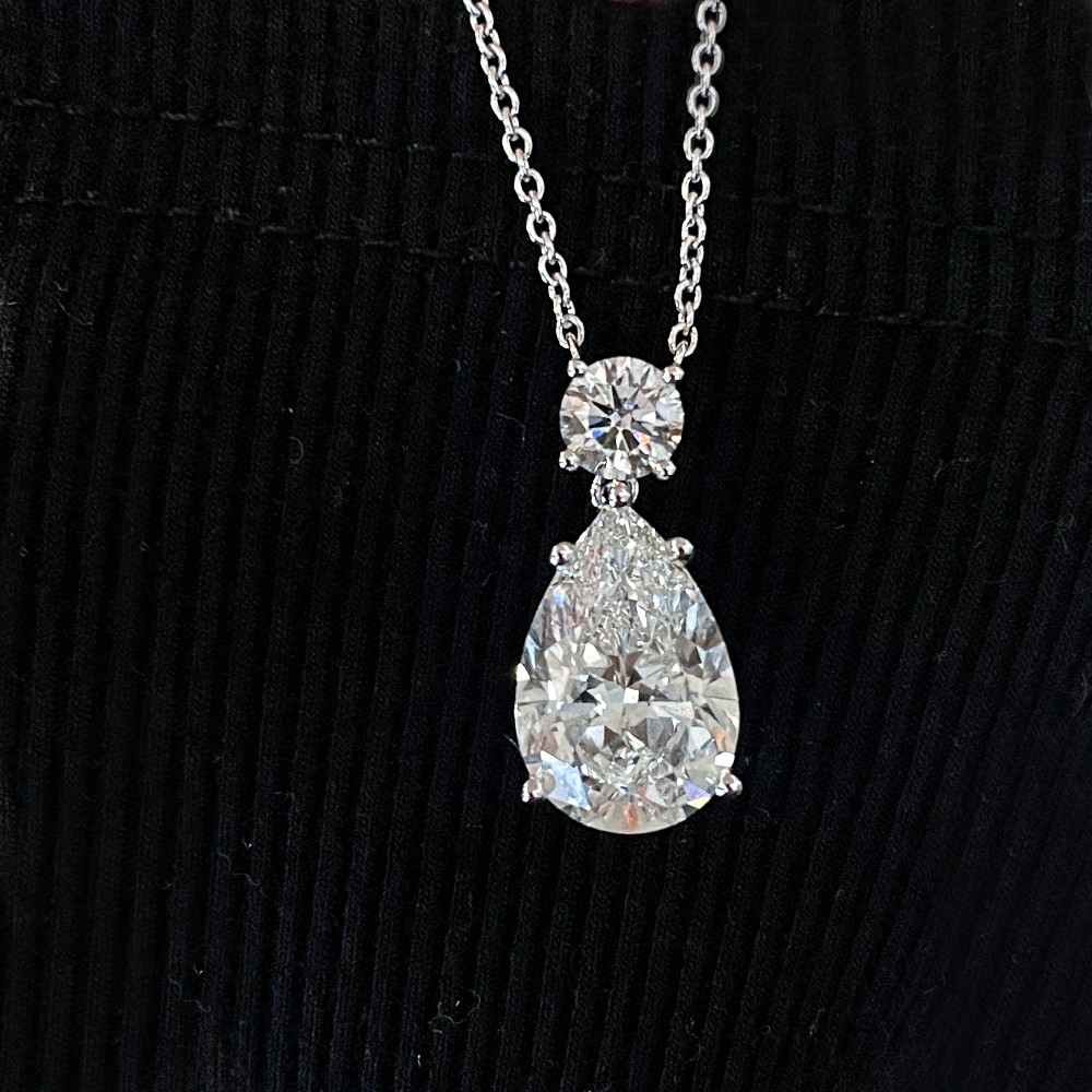 6.83ct Pear-shaped main diamond Double stone 18K gold necklace