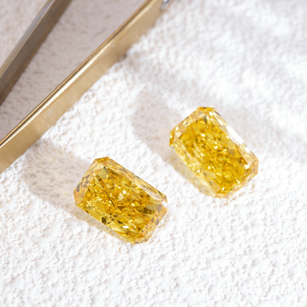 Large carat yellow Radiant cut yellow diamond loose diamond