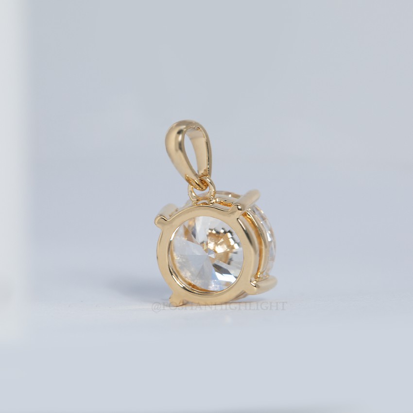 2.1ct round diamond classic four-claw 18K gold pendant
