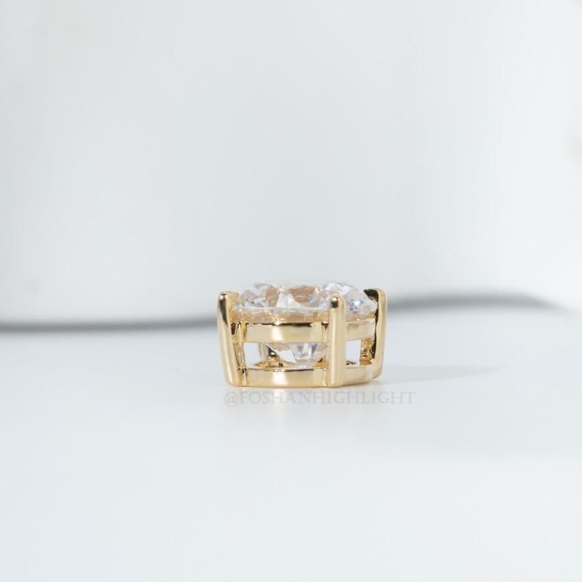 2.1ct round diamond classic four-claw 18K gold pendant