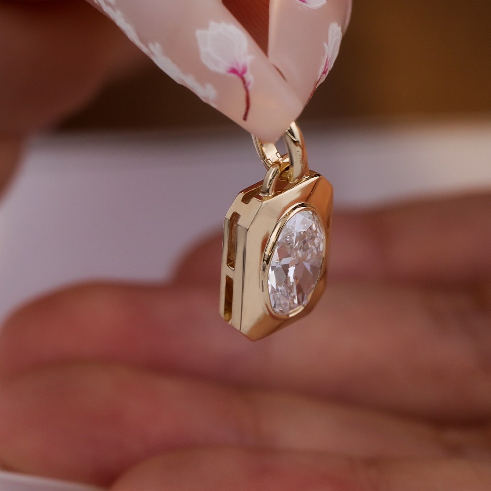 1.1ct oval diamond bezel-set 18K gold pendant
