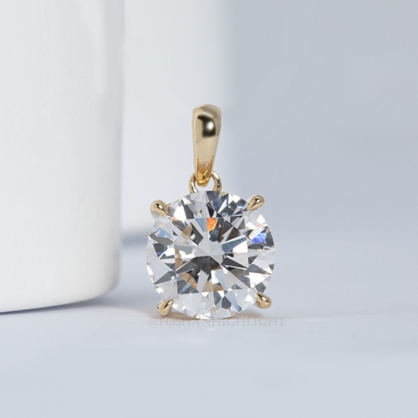 2.1ct round diamond classic four-claw 18K gold pendant