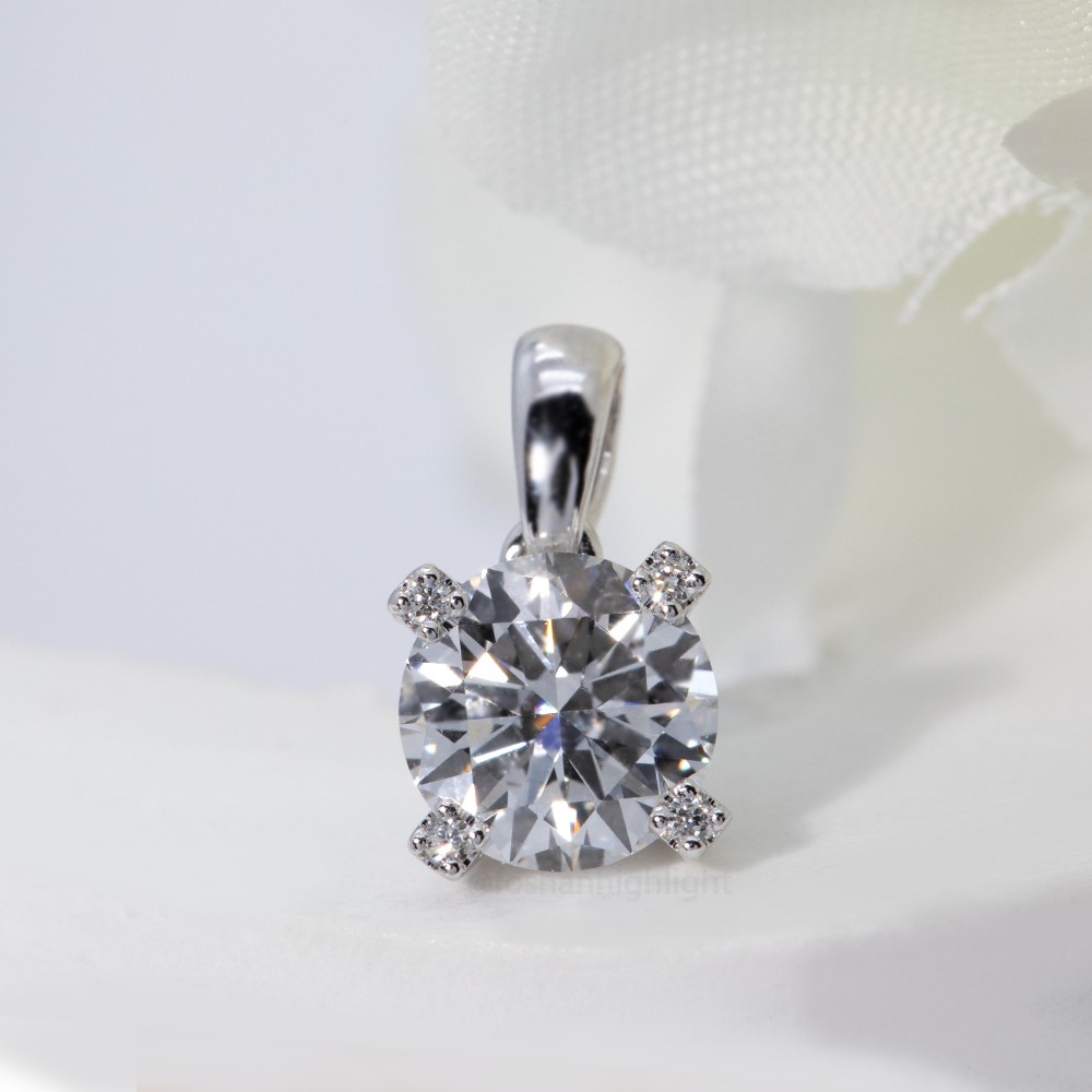 2.1ct round diamond star point four claw 18K gold pendant
