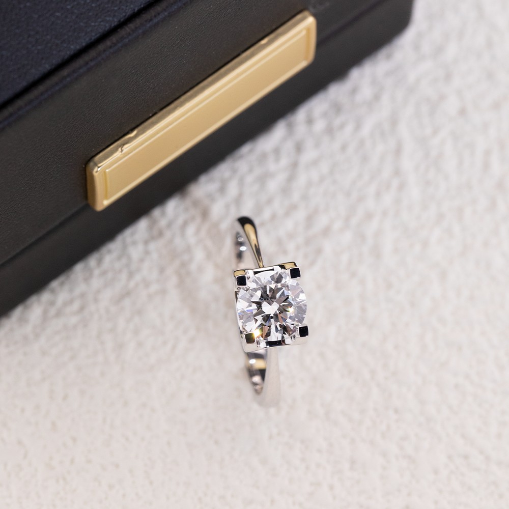 2ct round diamond 18K gold bull head diamond ring