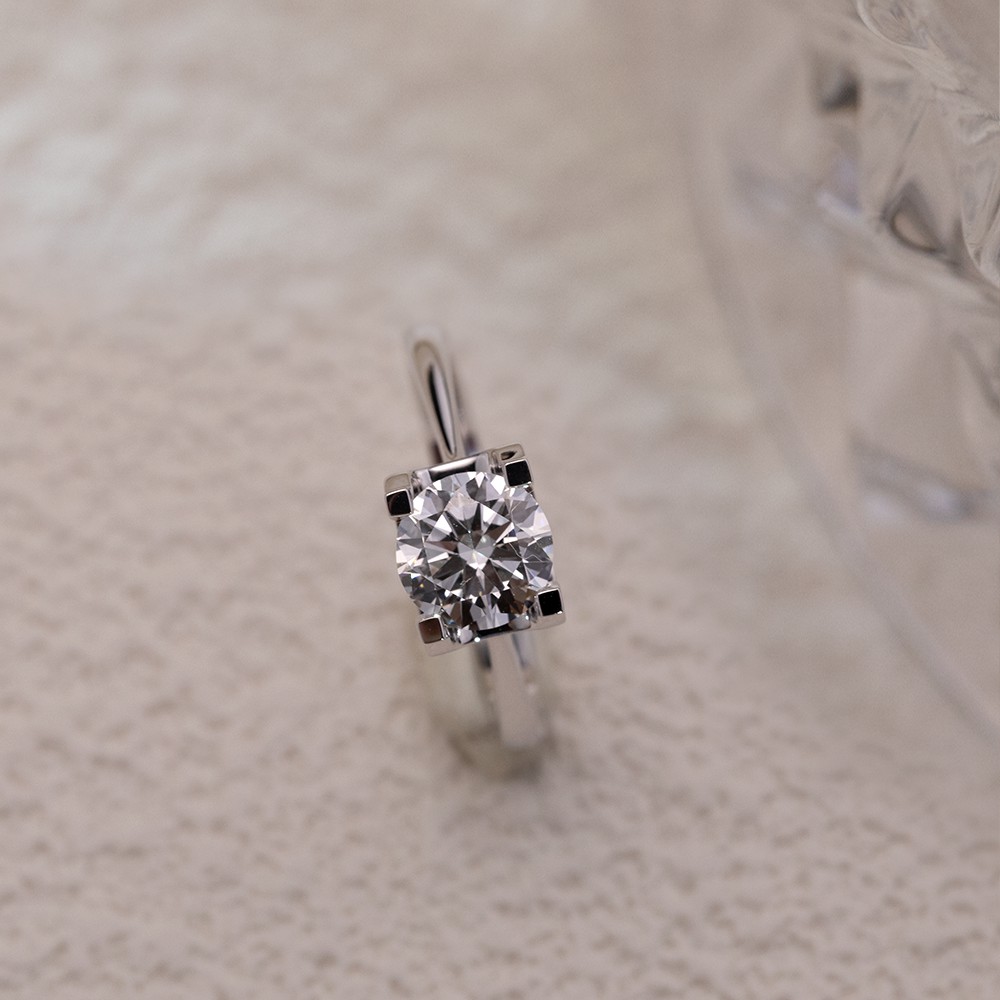 2ct round diamond 18K gold bull head diamond ring