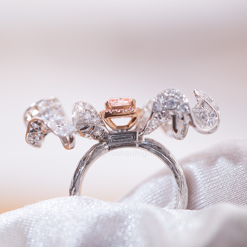 [Palace Series - Butterfly Love Flower] Pink cushion-shaped main stone luxury design 18K gold diamond ring