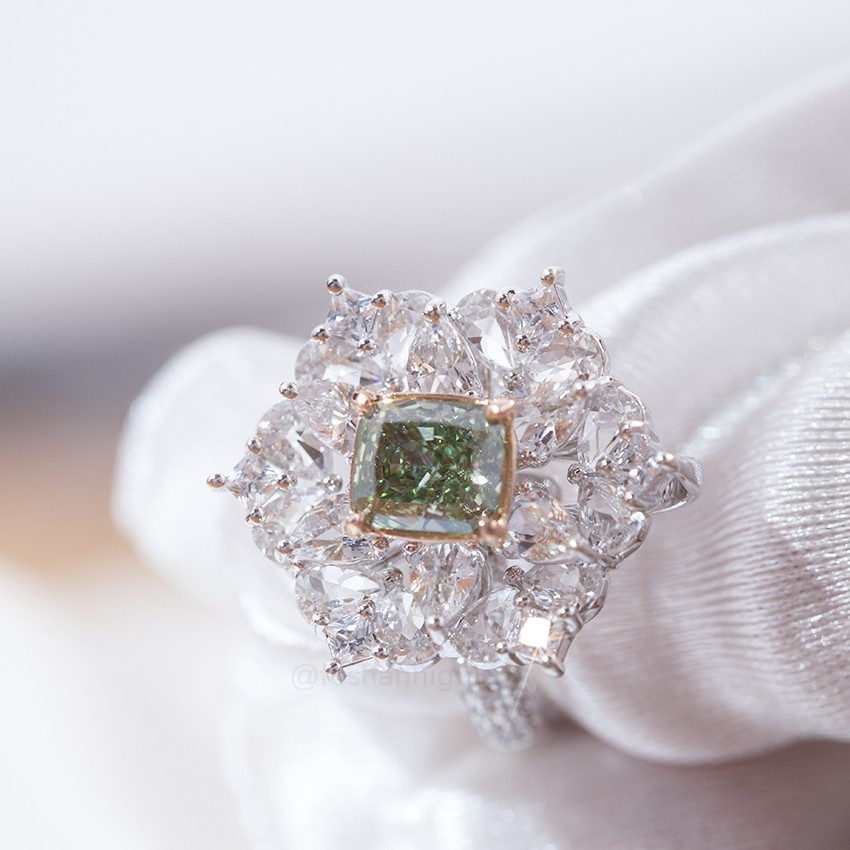 [Palace Series - Branches] Green Princess Square Main Stone Luxury Design 18K Gold Diamond Ring
