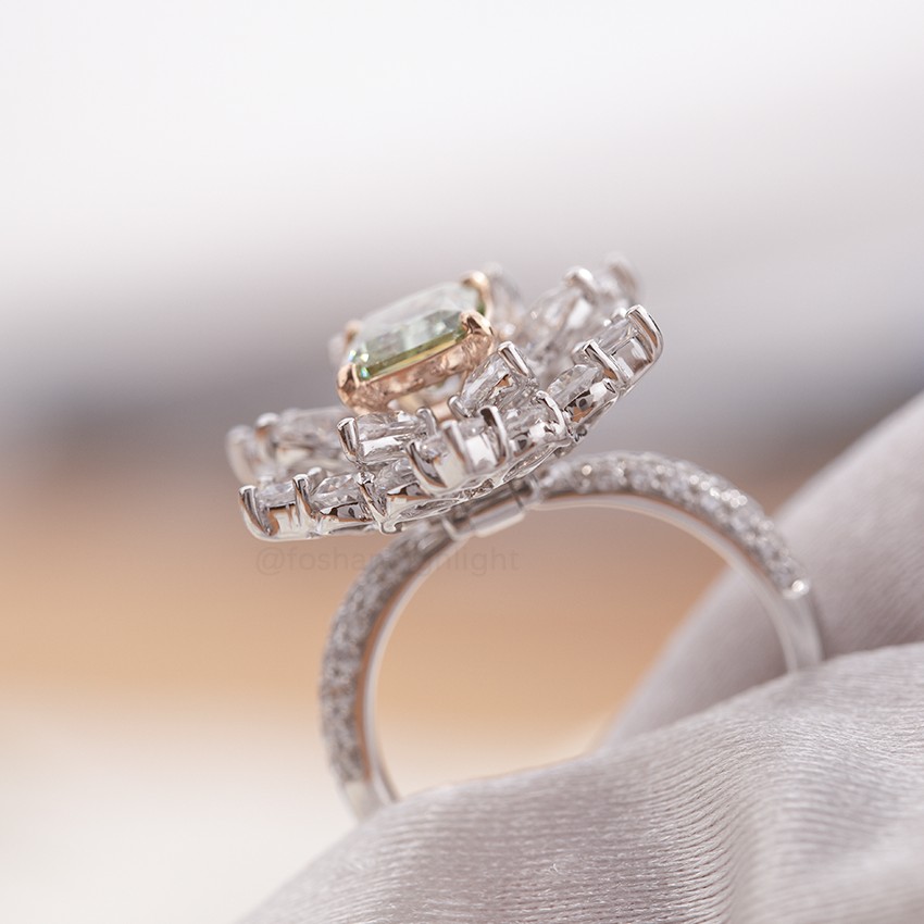 [Palace Series - Branches] Green Princess Square Main Stone Luxury Design 18K Gold Diamond Ring