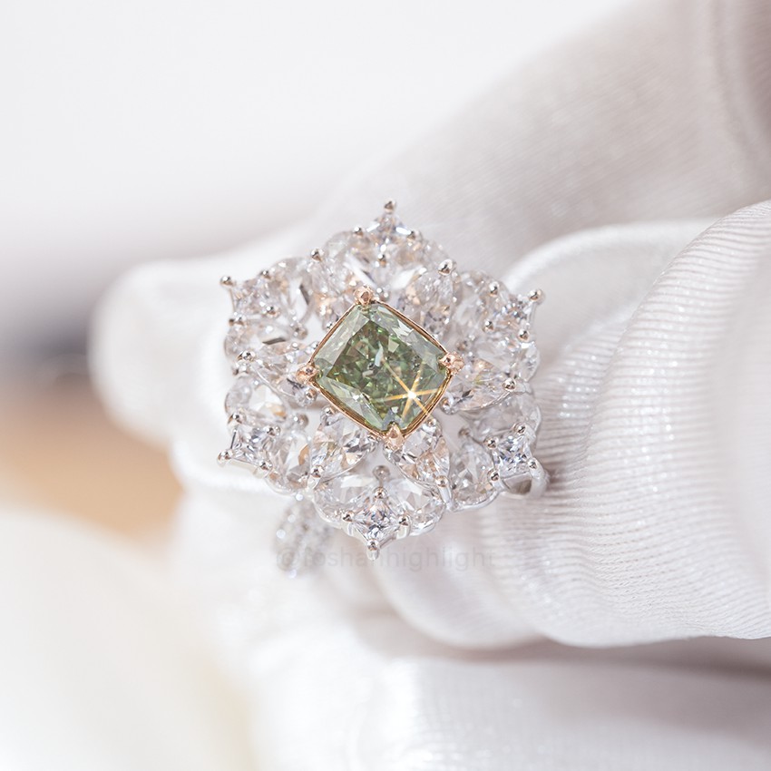 [Palace Series - Branches] Green Princess Square Main Stone Luxury Design 18K Gold Diamond Ring