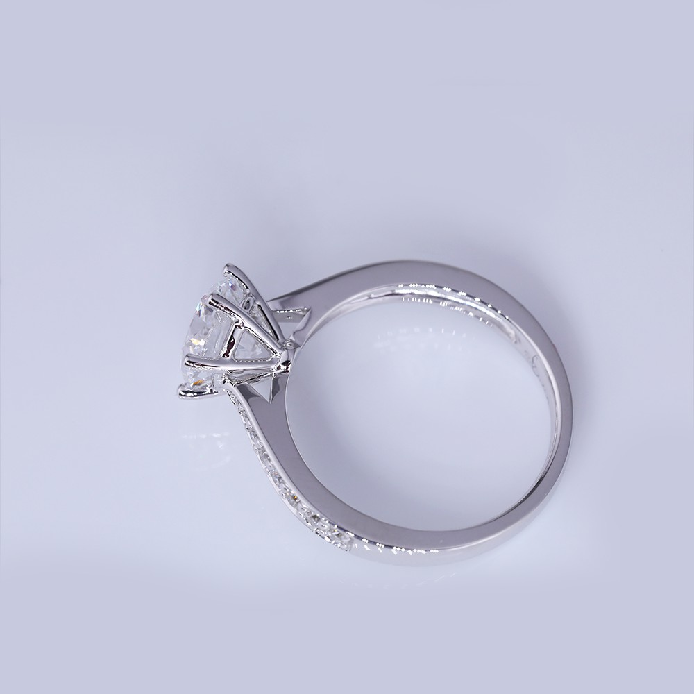 2.0ct Round Diamond Starlight Six Claw 18K Gold Diamond Ring