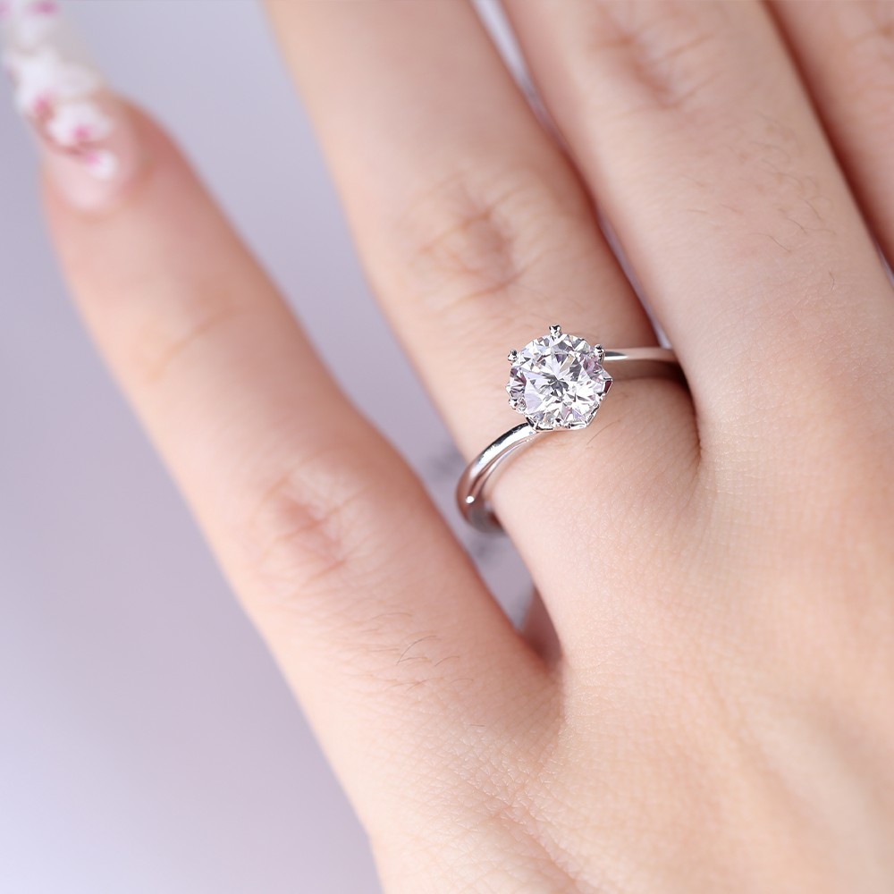1.0ct Round Diamond Twisted Arm Six Claw 18K Gold Diamond Ring