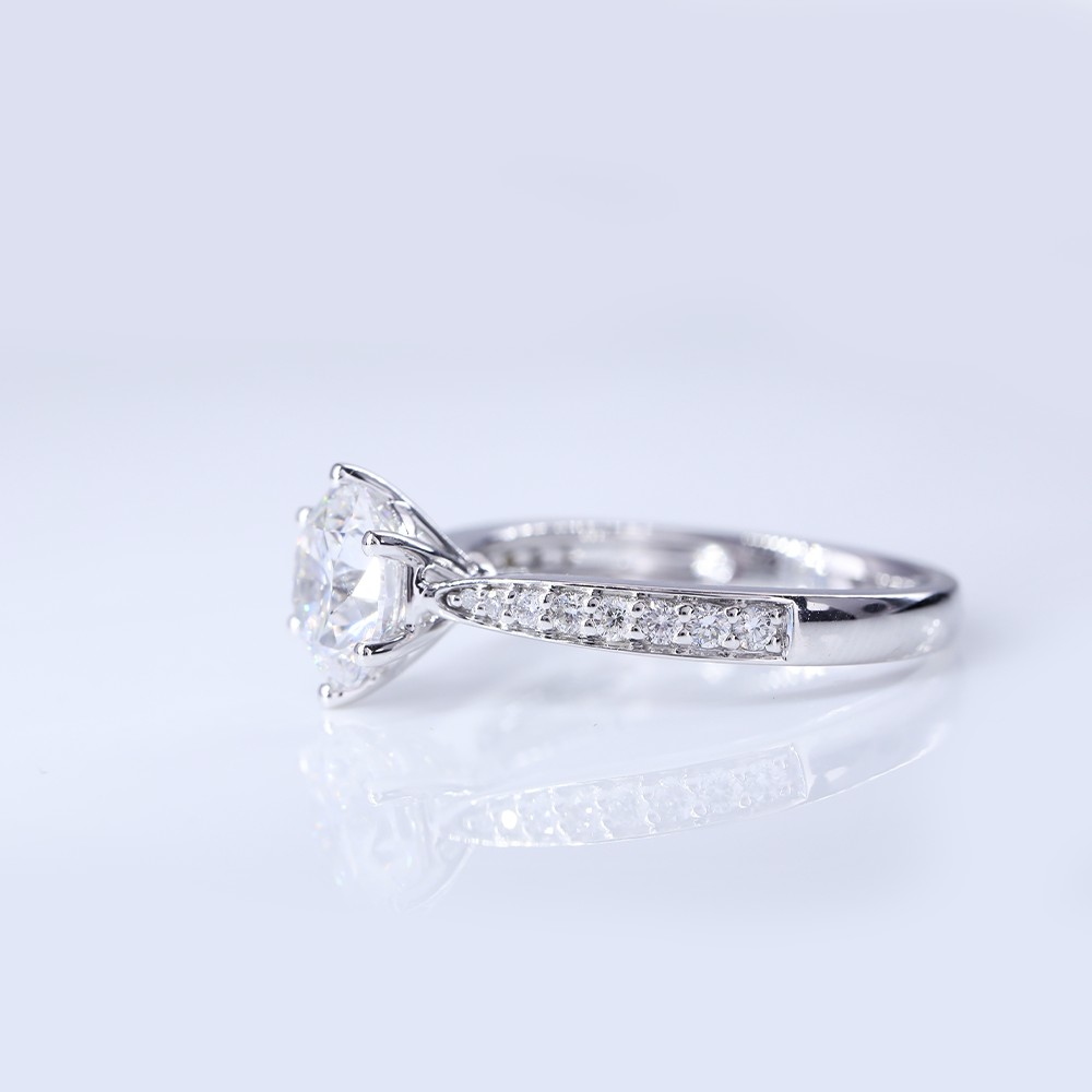 2.0ct Round Diamond Starlight Six Claw 18K Gold Diamond Ring