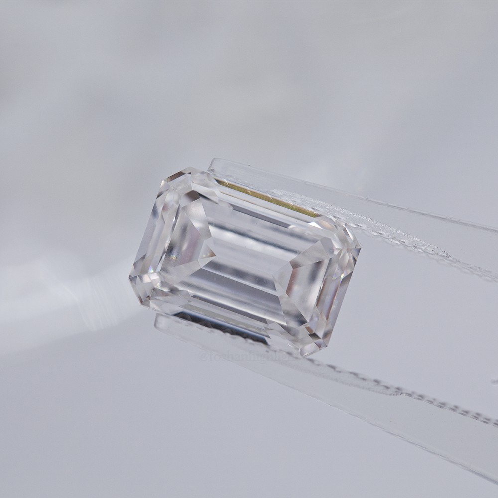 Emerald shaped CVD lab-grown diamond white loose diamond