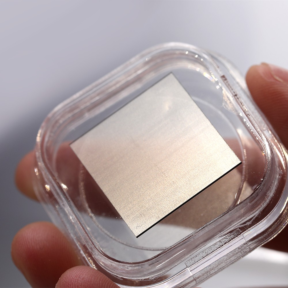 Single Crystal Semiconductor Component Thermal Conductivity 2000 W Diamond Heat Spreader