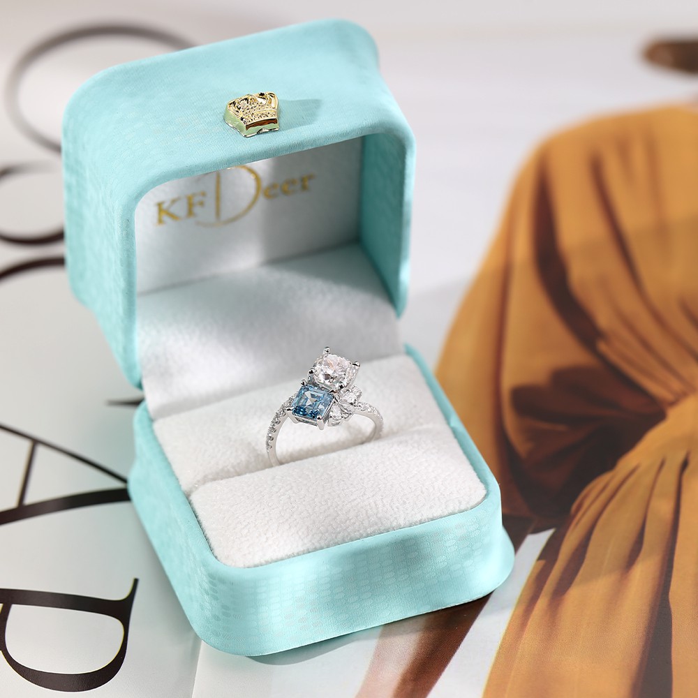 Anillo de oro de 18 quilates con diamantes dobles de talla Asscher azul y blanca