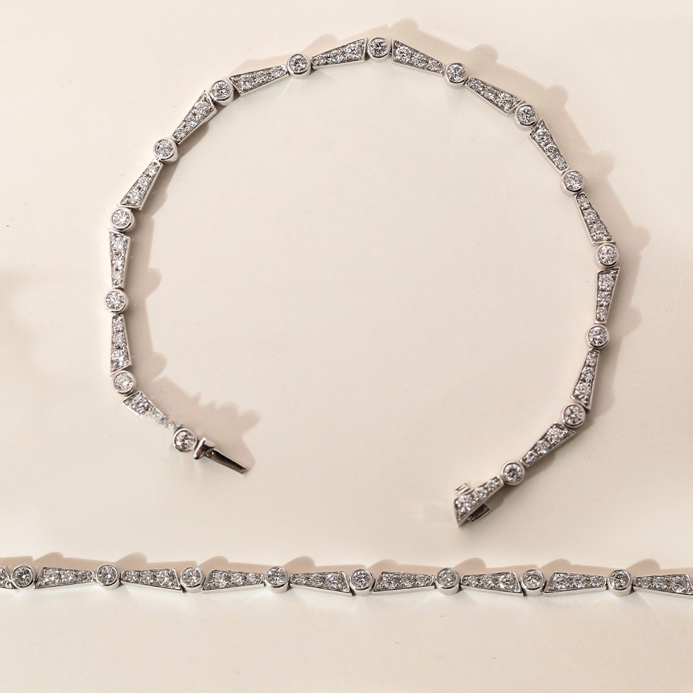 Pulsera de diamantes de diseño en oro de 18 quilates con diamantes redondos blancos de 1,84 ct