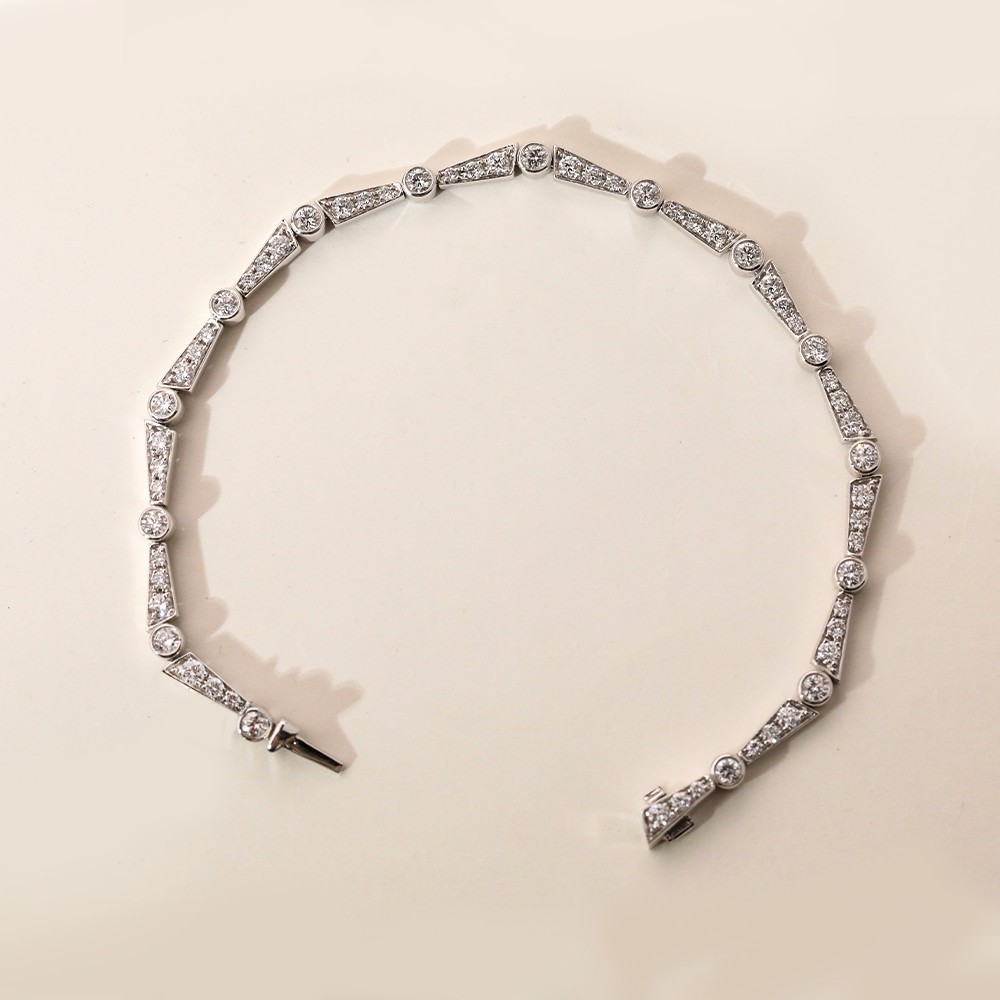 Pulsera de diamantes de diseño en oro de 18 quilates con diamantes redondos blancos de 1,84 ct