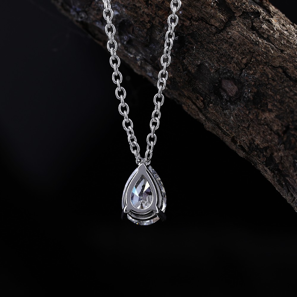 Collar clásico de diamantes en oro de 18 quilates con forma de lágrima blanca de 1,07 ct